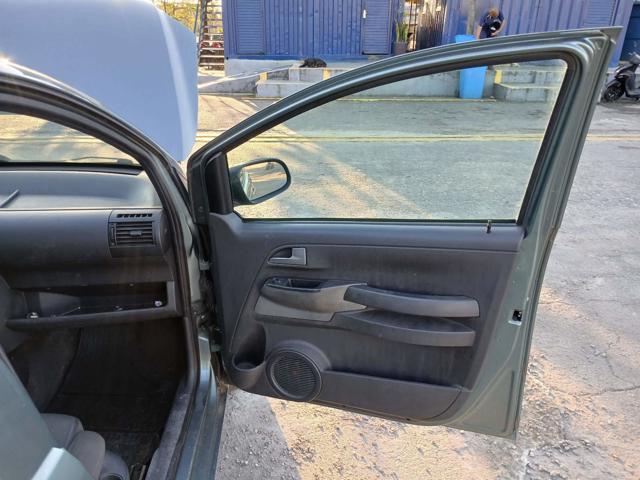 VOLKSWAGEN FOX 1.0 - 2009/2010 — foto 22 de 37