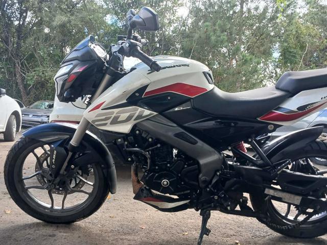 BAJAJ DOMINAR NS200 - 2026/2026