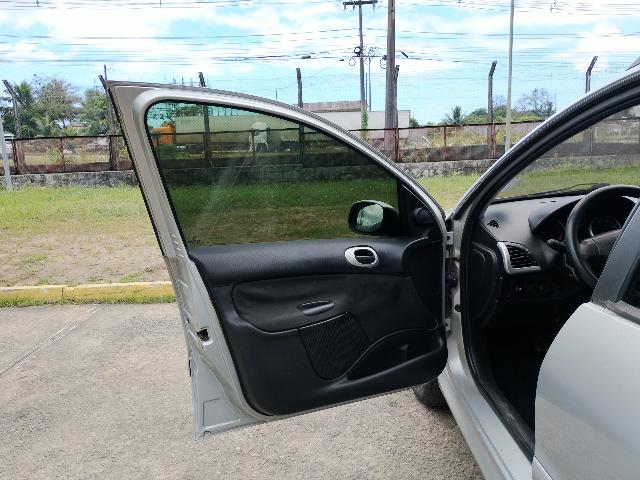 Foto 21 de 41: 207SW XR S - 2008/2009