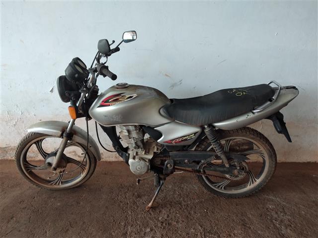 Honda CG 125 Titan 2000 em leilão