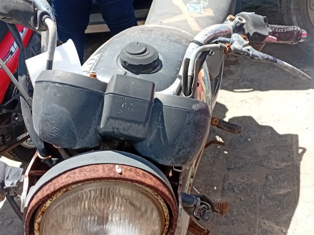 Foto 5: YBR 125E - 2002/2002