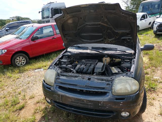 RENAULT CLIO RT 1.0 16V - 2002/2002 — foto 12 de 37