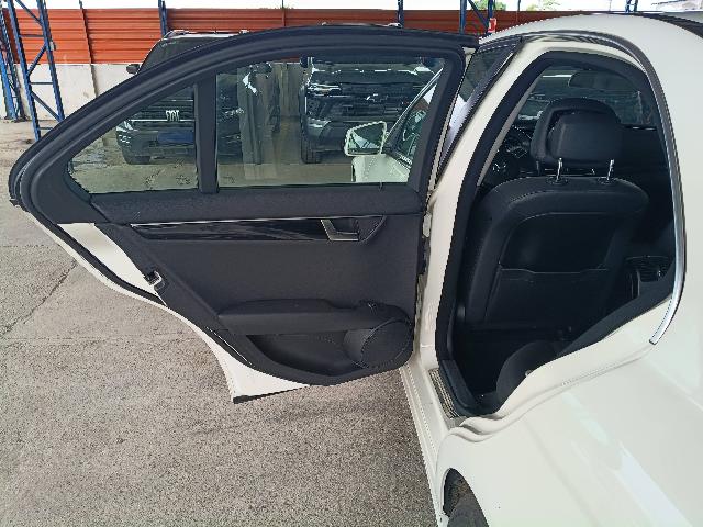 MERCEDES-BENZ C 180 CGI - 2012/2012 — foto 17 de 34