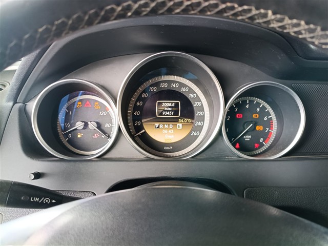 MERCEDES-BENZ C 180 CGI - 2012/2012 — foto 6 de 34