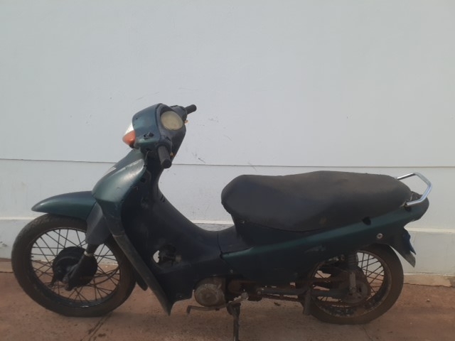 Honda C100 BIZ ES 2005 em leilão