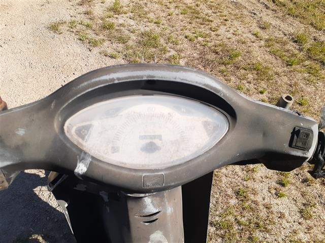 HONDA C100BIZ - 1999/1999 — foto 5 de 10