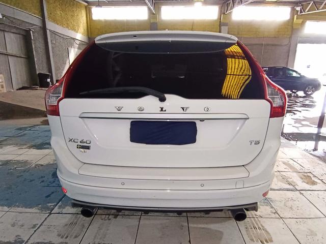 VOLVO XC60 2.0T5 R-DES - 2014/2014 — foto 26 de 28