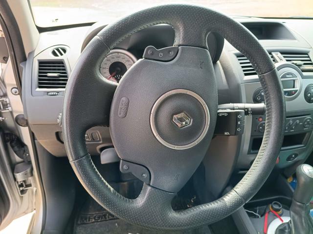 RENAULT MEGANEGT DYN 16 - 2010/2011 — foto 6 de 23