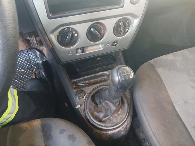 FORD FIESTA FLEX - 2010/2011 — foto 8 de 37