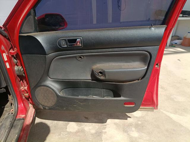 VOLKSWAGEN GOLF 1.6 SPORTLINE - 2010/2011 — foto 8 de 23