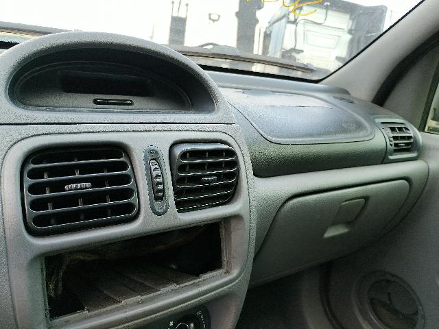 RENAULT CLIO RT 1.0 16V - 2002/2002 — foto 6 de 37