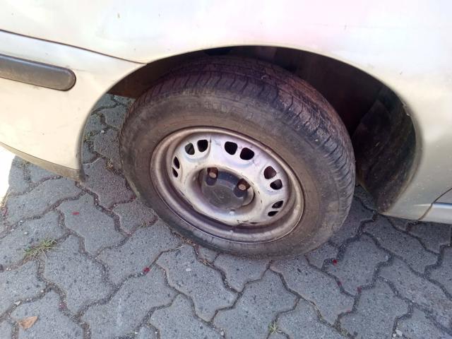 VOLKSWAGEN GOL 16V PLUS - 2001/2001 — foto 30 de 40