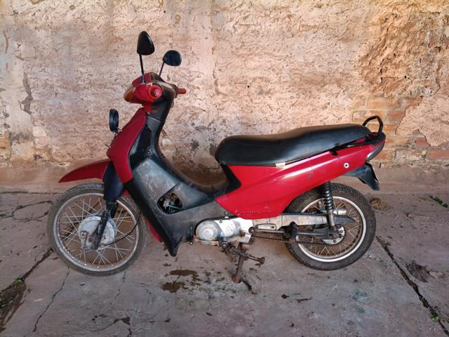 Honda C100 BIZ 2005 em leilão