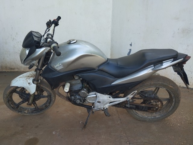 HONDA - CB 300R - leilão extrajudicial - IMPERATRIZ MA - lance mínimo R$ 2.800