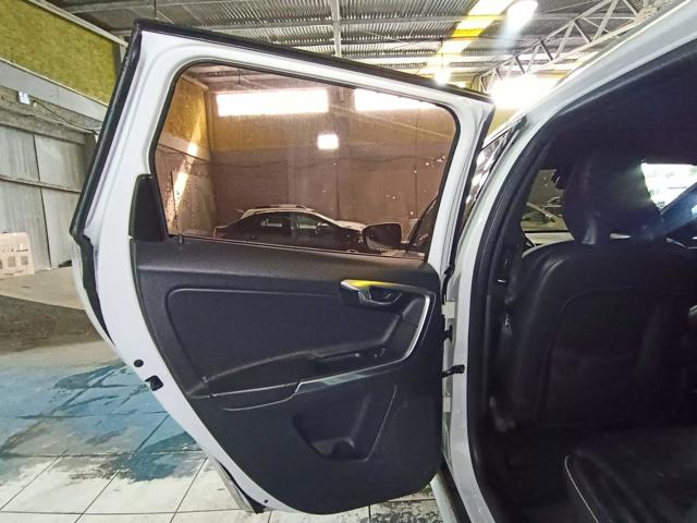 VOLVO XC60 2.0T5 R-DES - 2014/2014 — foto 14 de 28