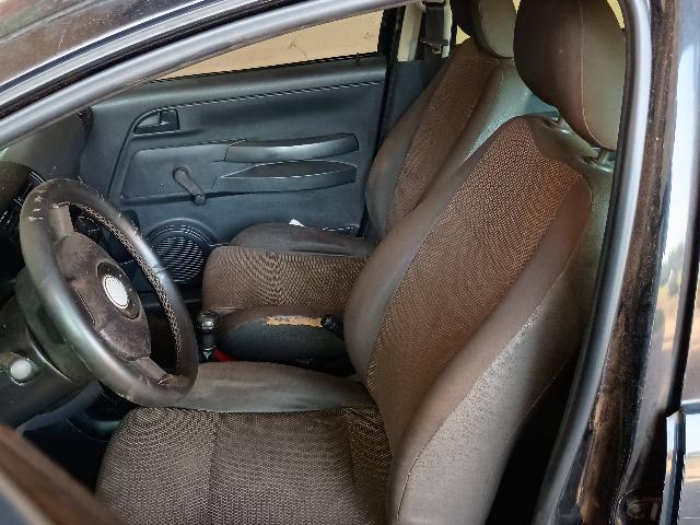 VOLKSWAGEN FOX 1.0 - 2006/2006 — foto 18 de 27