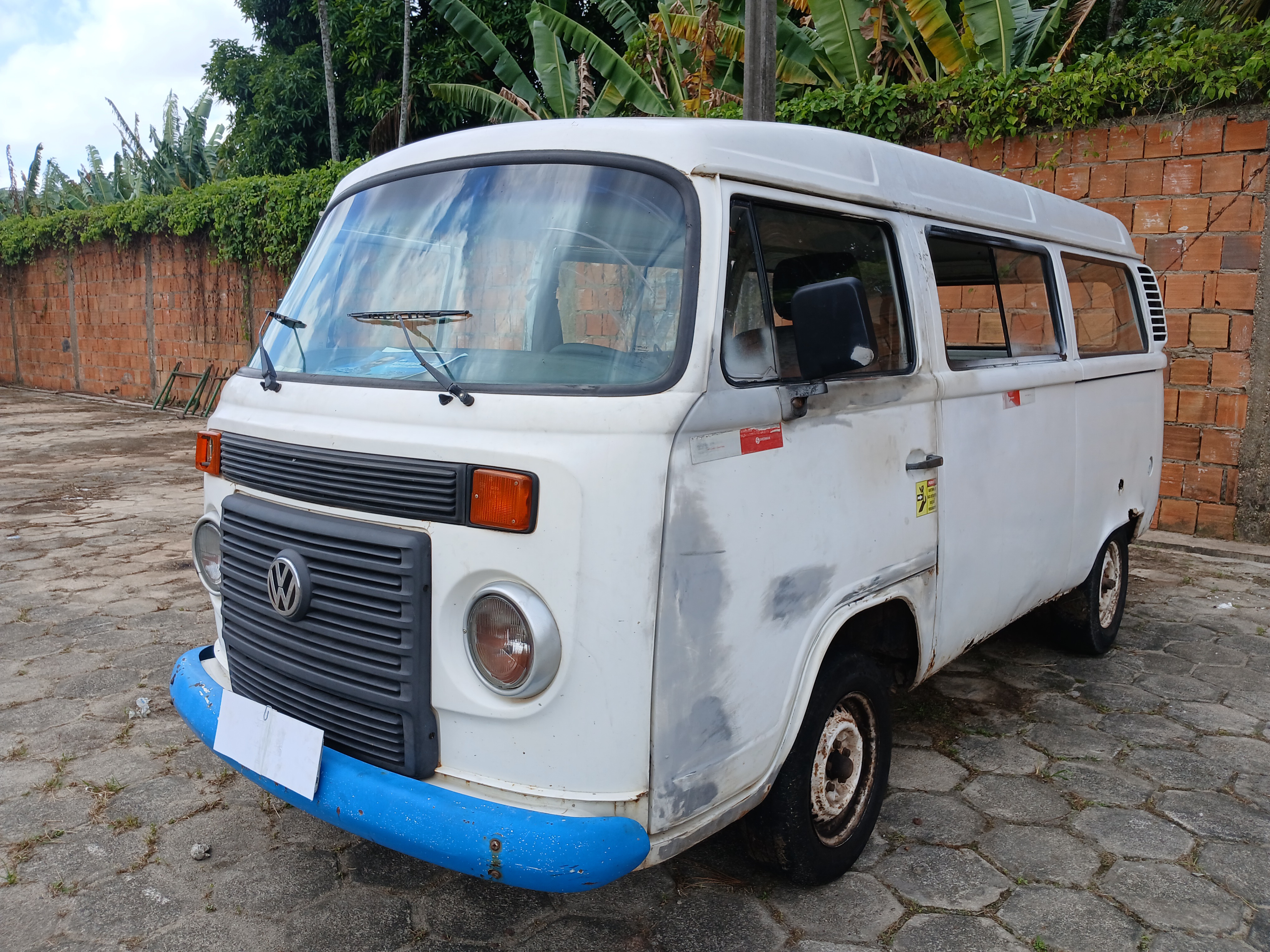VOLKSWAGEN KOMBI - 2009/2010