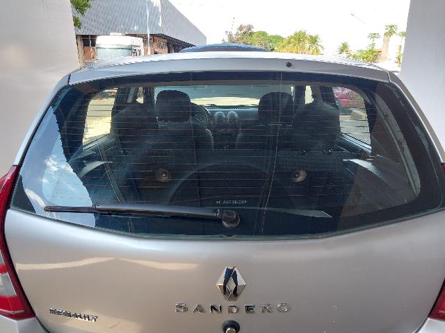 RENAULT SANDERO EXP 16 - 2011/2012 — foto 32 de 40