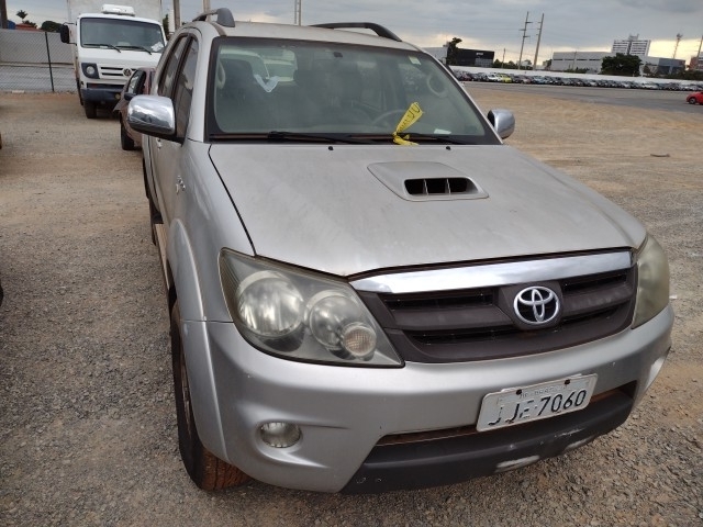 TOYOTA - HILUXSW4 SRV4X4 - leilão extrajudicial - SAMAMBAIA DF - lance mínimo R$ 53.800