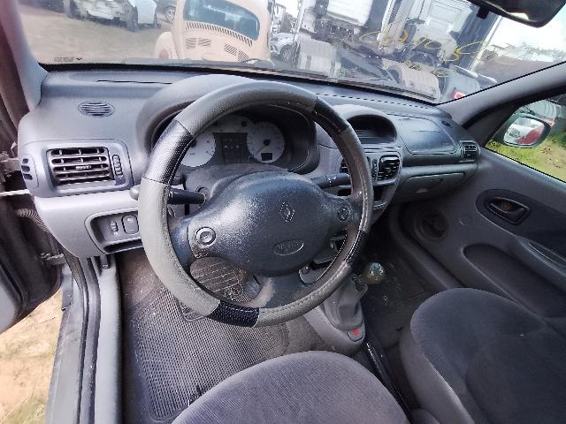RENAULT CLIO RT 1.0 16V - 2002/2002 — foto 9 de 37