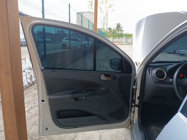 VOLKSWAGEN VOYAGE 1.0 - 2011/2011 — foto 13 de 26