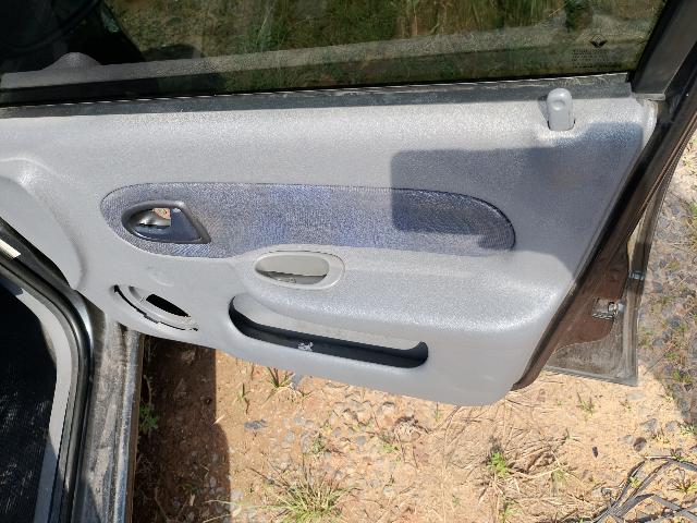 RENAULT CLIO RT 1.0 16V - 2002/2002 — foto 14 de 37
