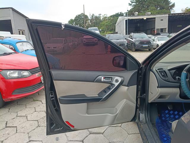 KIA CERATO EX2 1.6L - 2009/2010 — foto 11 de 26