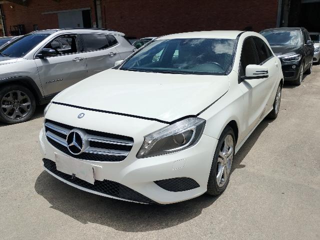Mercedes-Benz A200TURBO 2015