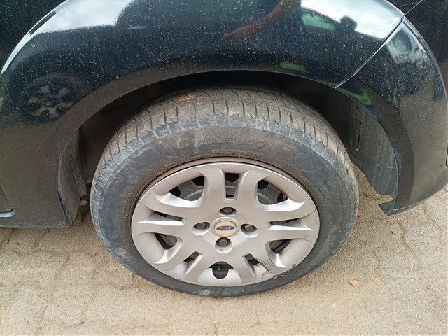 FORD FIESTA SEDAN 1.0 8V FLEX 4P - 2012/2013 — foto 25 de 27