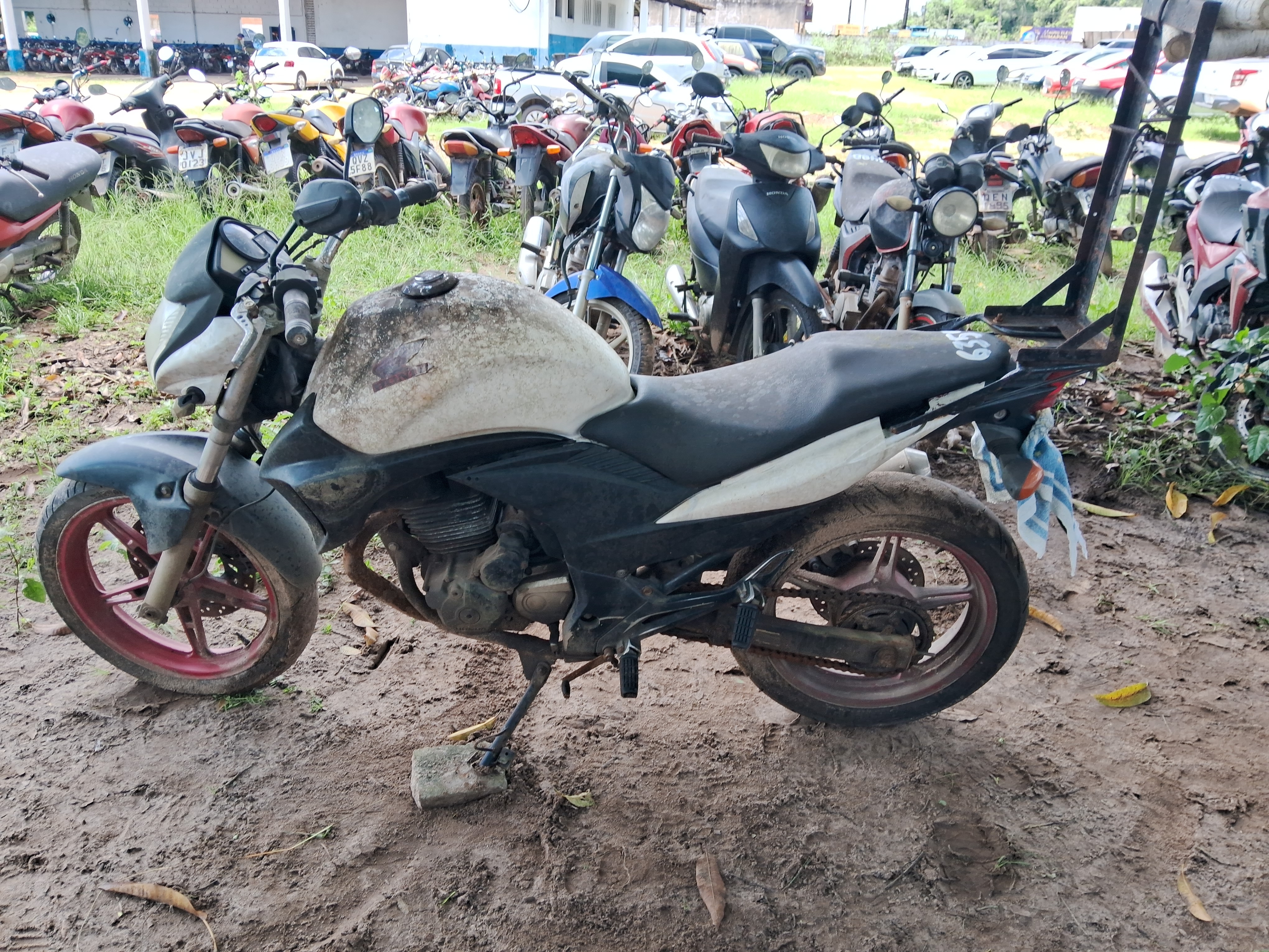 HONDA - CB 300R - leilão extrajudicial - CASTANHAL PA - lance mínimo R$ 474