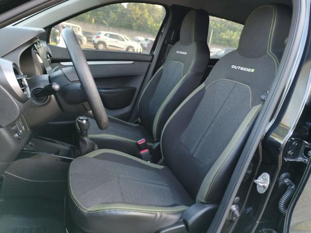 Foto 18 de 46: KWID OUTSID 2 - 2023/2024