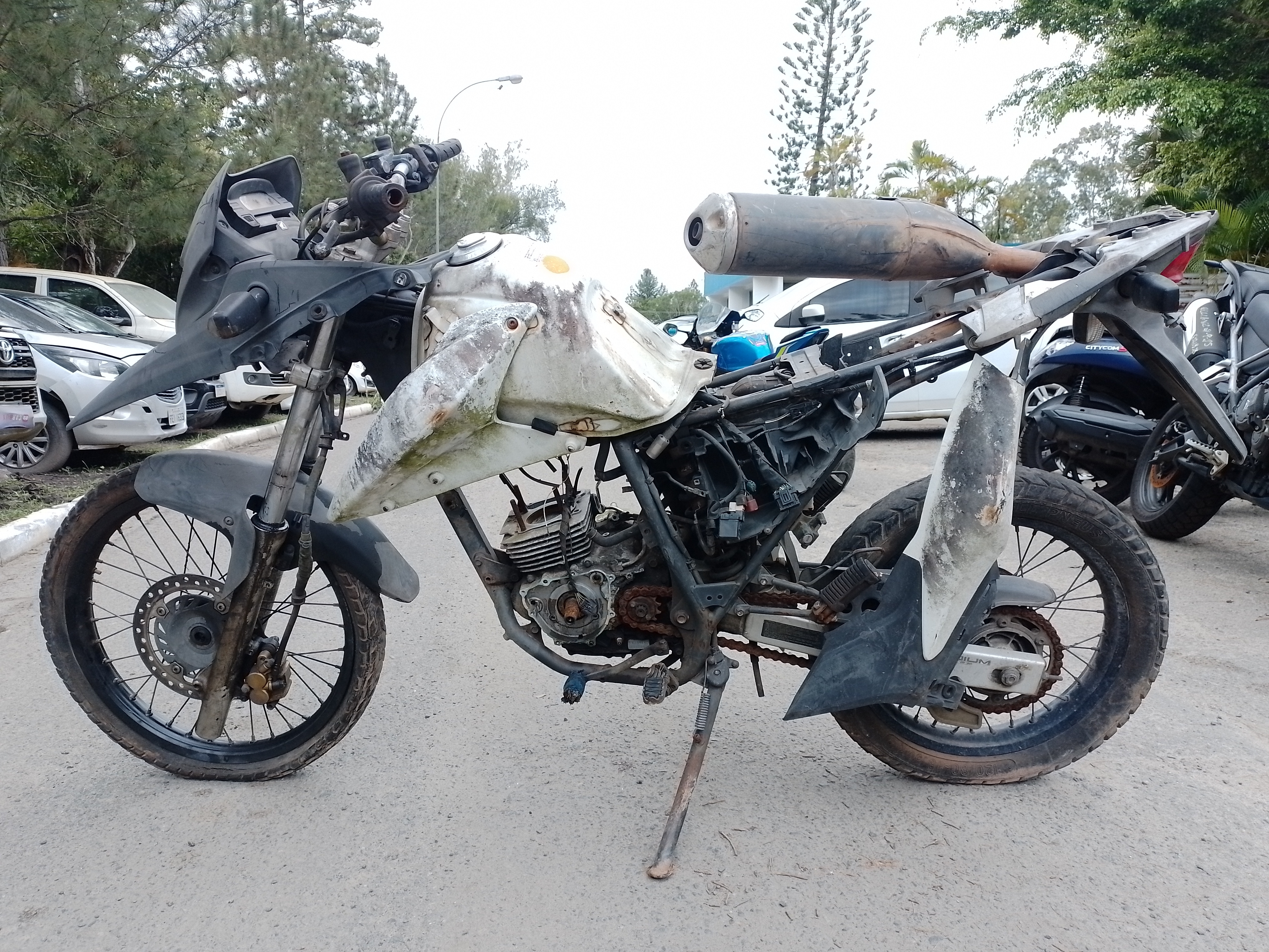 HONDA - XRE 300 - leilão extrajudicial - CAMAÇARI BA - lance mínimo R$ 3.000