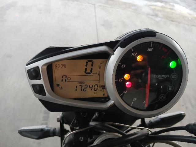 TRIUMPH STREET TRIPLE RA - 2013/2014 — foto 13 de 16