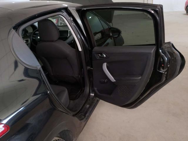 PEUGEOT 208 ALLURE - 2013/2014 — foto 17 de 32
