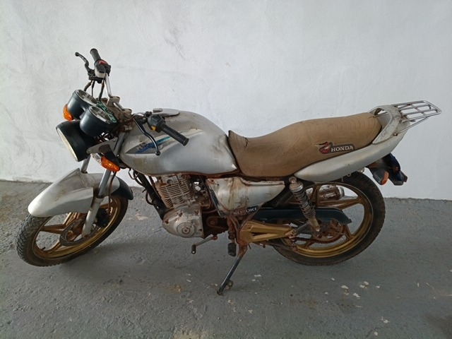 Suzuki En125 YES 2009 em leilão