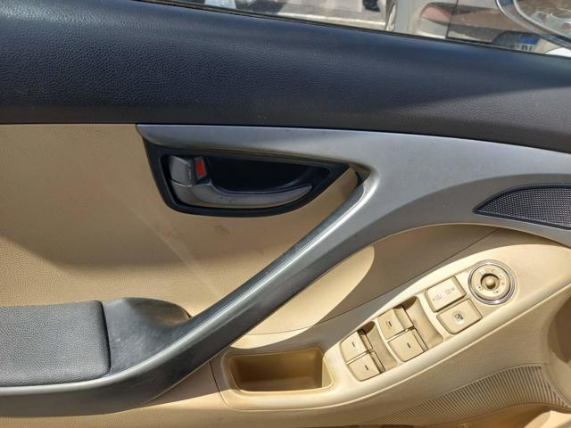 HYUNDAI ELANTRA GLS - 2011/2012 — foto 21 de 31