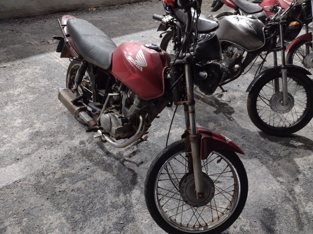 HONDA - CG 150 TITAN KS - leilão extrajudicial - SAMAMBAIA DF - lance mínimo R$ 2.200