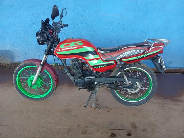 Honda CG 125 Titan 2000 em leilão