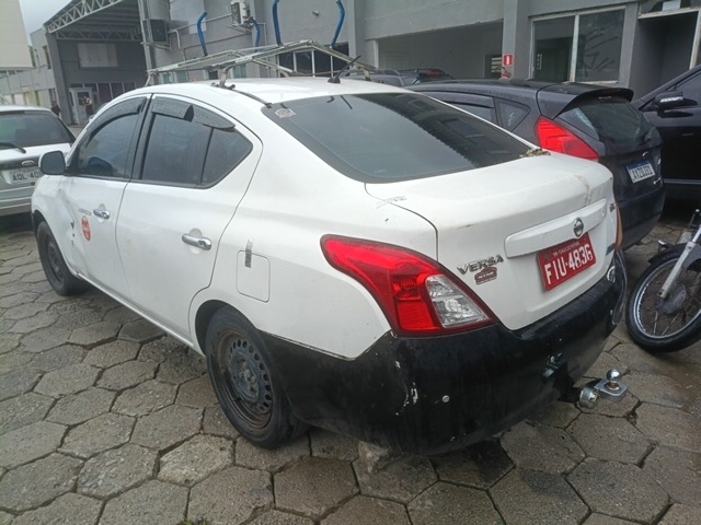 NISSAN VERSA 16SV FLEX - 2013/2014 — foto 8 de 12