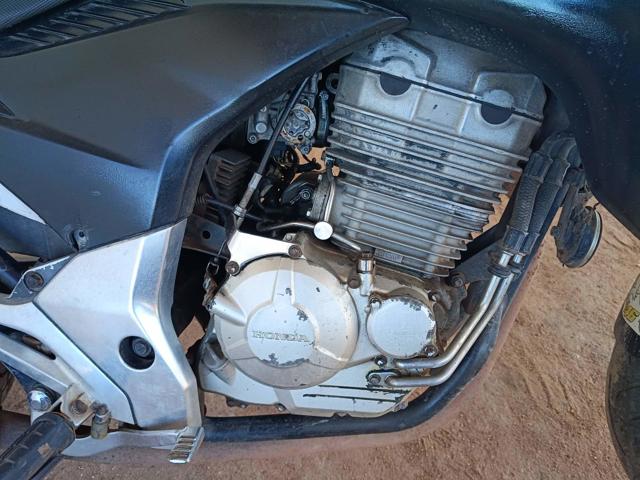 HONDA CB 300R - 2010/2010 — foto 11 de 12