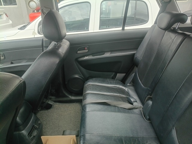 KIA CARENS EX2 2.0L - 2010/2011 — foto 5 de 10