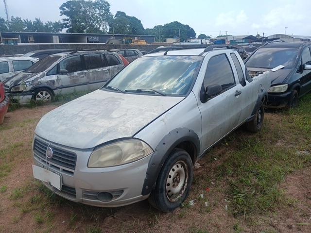Fiat Strada Working CE 2011 em leilão