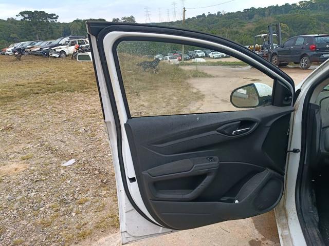 CHEVROLET ONIX 1.4MT LT - 2014/2015 — foto 13 de 22