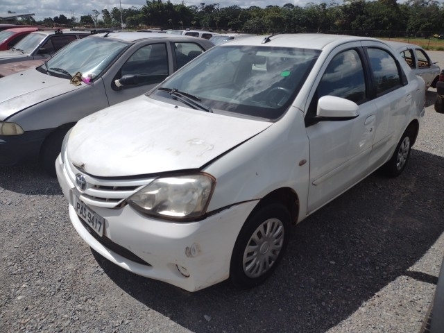 TOYOTA - ETIOS SD XS 15 AT - leilão extrajudicial - SAMAMBAIA DF - lance mínimo R$ 17.900