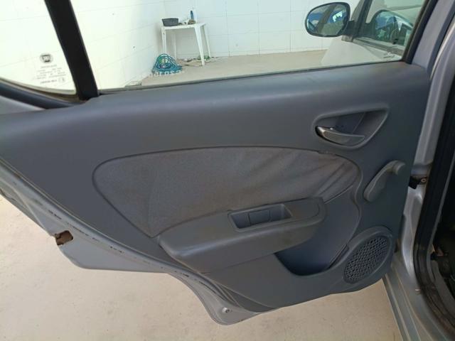 FIAT PALIO ATTRACTIV 1.0 - 2012/2012 — foto 15 de 27