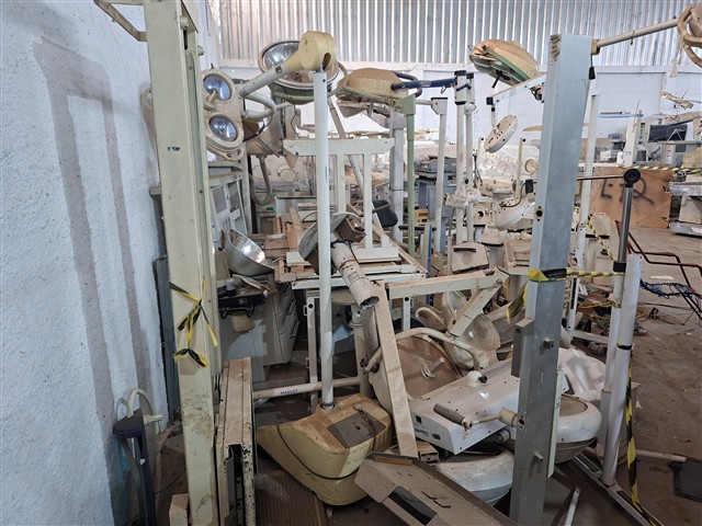 Lote composto por : Incubadoras hospitalares, compressores d