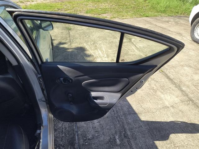 NISSAN VERSA 16S FLEX - 2011/2012 — foto 15 de 26