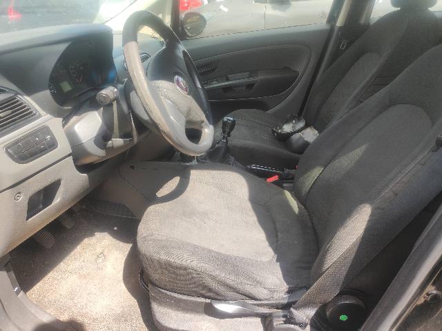 FIAT PUNTO ATTRACTIVE - 2011/2012 — foto 13 de 24