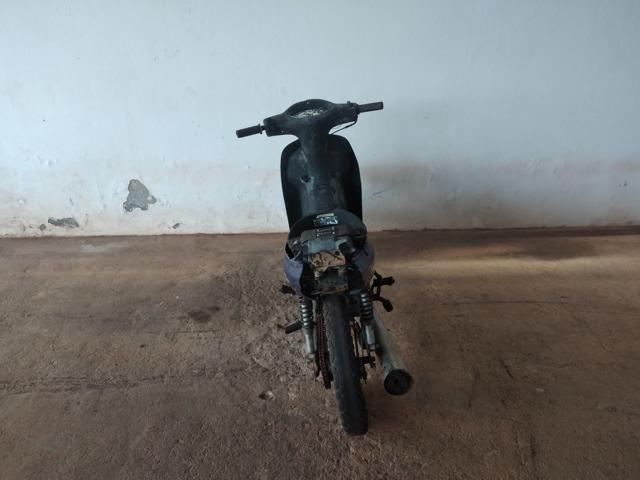 HONDA C100 BIZ ES - 2004/2005 — foto 4 de 11