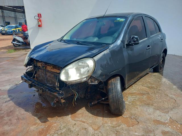 Nissan March 10s Flex 2012 em leilão